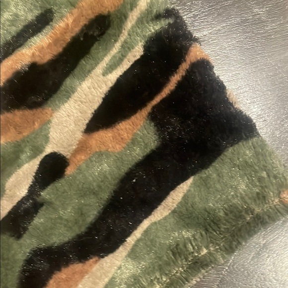 Camouflage Faux Fur Women's tube top Steve Madden one size like new - Picture 2 of 3